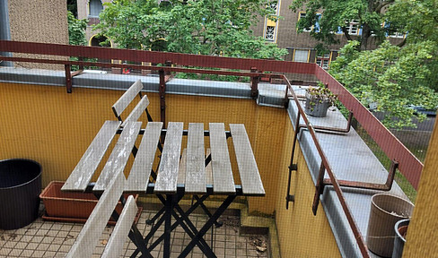 Beautiful and very bright apartment in Reinickendorf with a terrace and a huge park right behind it