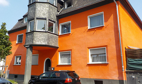 2-room apartment on the ground floor with a garden, free parking, centrally located, and quiet.