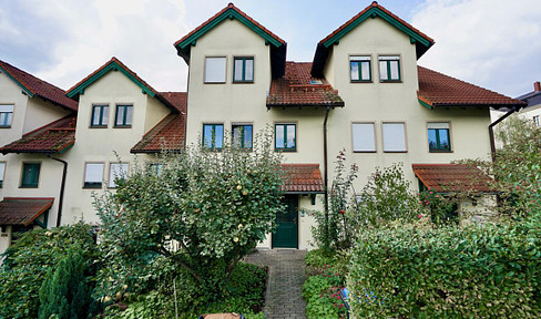 Energy-efficient three-family house, commission-free, directly on the city limits of Dresden