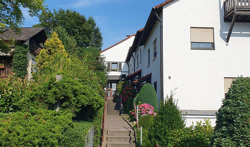 End terraced house in a cul-de-sac with unique views / PRIVATE