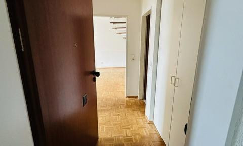 Light-flooded 4-room maisonette apartment in the heart of Ratingen.