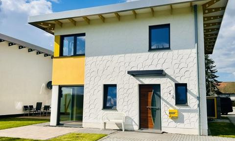 Detached house for rent.