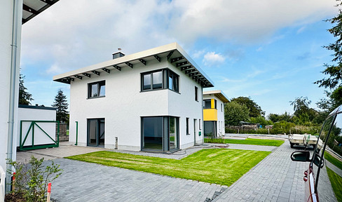 Detached house for rent.