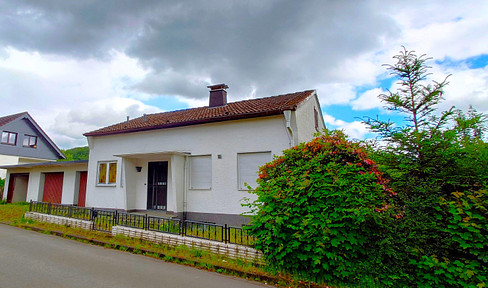51766 Engelskirchen, OT Schnellenbach: Detached house with a large plot of land in addition