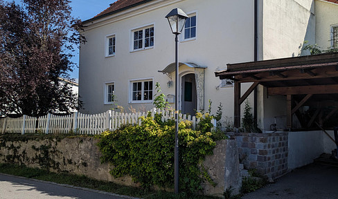 Historisches Stadthaus in zentraler Lage, keine Maklergebühr und kein Denkmalschutz