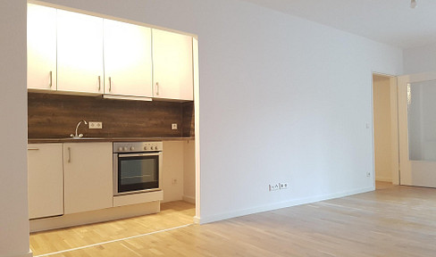 Helle Singelwohnung mit großem Balkon