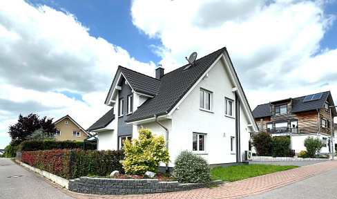 As good as new and beautifully situated detached house - you can move in immediately * in Renchen