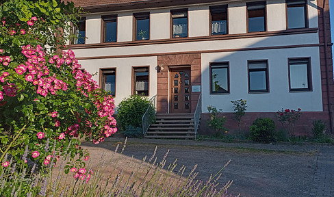 Großzügiges Bauernhaus mit viel Lagerfläche und Ausbaukapazität