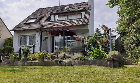 Familienfreundliches EFH mit Einliegerwohnung in Sackgasse, mit Garten, Provisionsfrei