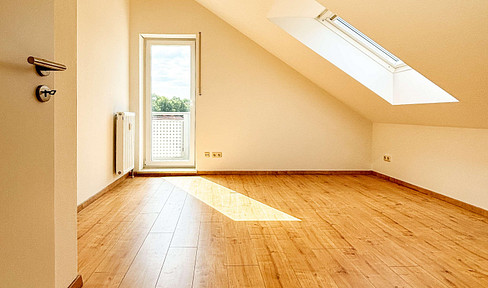 Sunny and quiet 2-room attic apartment with two balconies in Planegg/Krailling