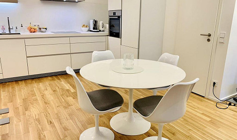 Vollmöblierte sonnige 2,5 Zimmer Wohnung mit Skyline Blick
