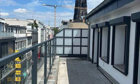 Charming top floor apartment in the center of Cologne