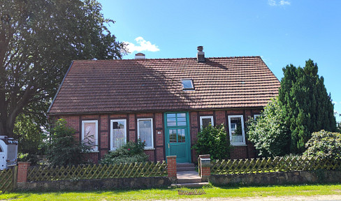 Bauernhaus 2WE mit Stallgebäuden u.a. Offenställe, 2,2 ha arrondierte Weidefläche