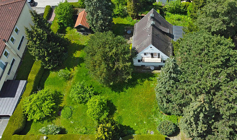 1213 square meter building plot in Waldtrudering, with a permitted gross floor area of 1098 square meters. Approved preliminary building permit | NO COMMISSION FEES.