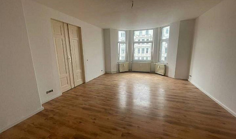 2-room apartment with built-in kitchen, centrally located, and very bright.