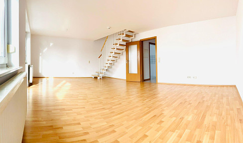 Light-flooded 4.5-room maisonette apartment close to the city center