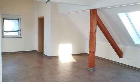 Modern, high-quality, bright 5-room apartment with fitted kitchen, located on the 1st floor.