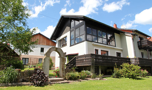 Multi-generational farm with 4 separate living units.