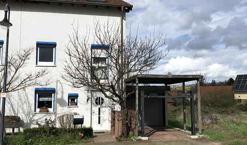 Ruhig gelegene Doppelhaushälfte im Dorf im Grünen