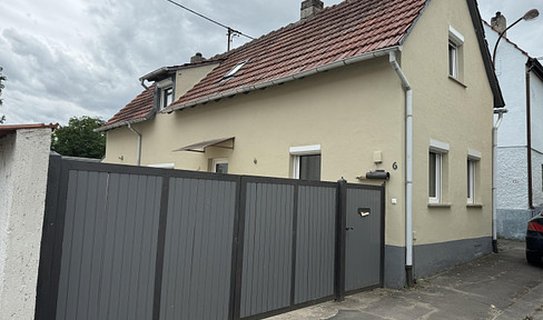 First occupancy renovated house 3.5 rooms kitchen bathroom 95sqm in Alsheim