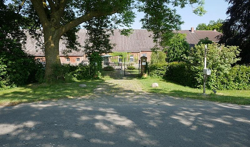 Resthof in traumhafter Alleinlage mit freiem Blick auf Felder