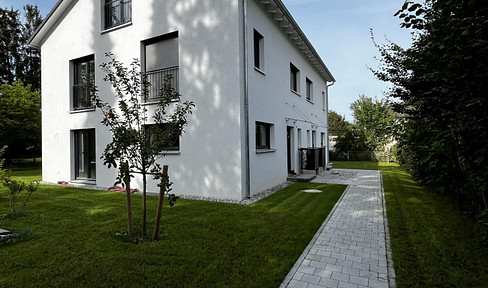 Gehobene Neubau-Doppelhaushälfte in Buchenhain