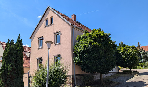 Large semi-detached house in a beautiful location in Friedersdorf, but still needs a lot of work, prov. free