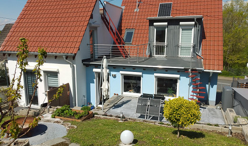 Detached house with granny apartment, renovated and fully furnished