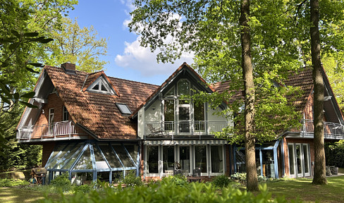 Exklusives Architektenhaus im Grünen mit ca. 390 qm Wohnfläche