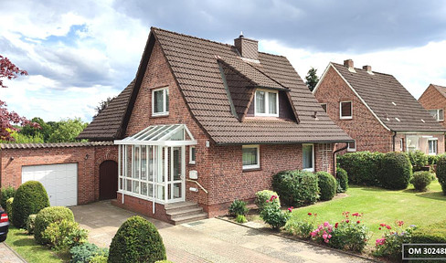 Detached house with large plot in Bargteheide(500m2 building plot can be separated)