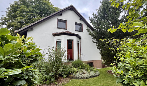 Detached house on a beautiful plot near the Adlershof Science and Technology Park