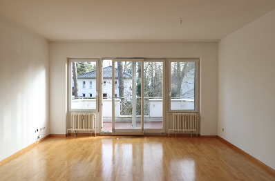 gehobene, schöne, helle 4 Zimmer Wohnung, Balkon, Stellplatz nahe heilige drei Pfühle