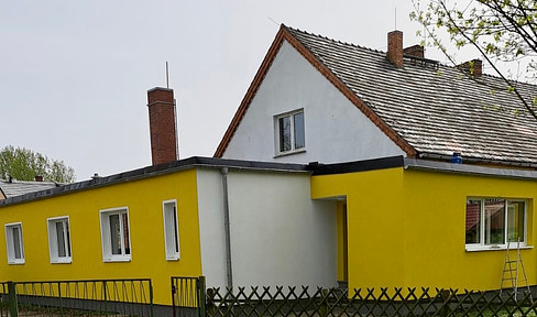 Two-family house in Brandenburg, 80 km from Berlin. House, workshop, garages