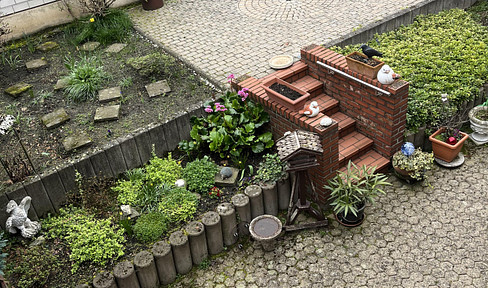 Living on two floors in Frechen-Zentrum with balcony, terrace and possibly garage