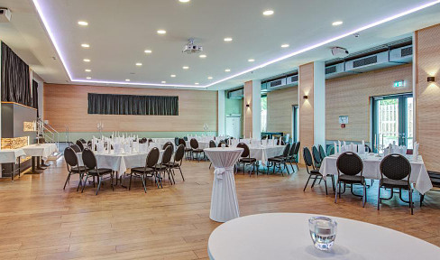 Event hall, sports venue, open-plan office