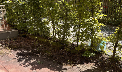 Shared room Munich Laim, close to S-Bahn, own mini garden south-west