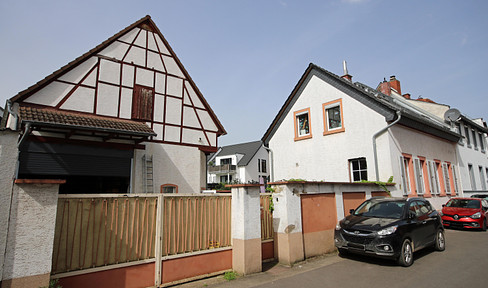 Cozy detached house with large barn