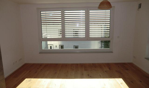 Central, sunny south & west facing apartment with 20m² terrace