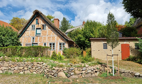 Can be used privately or commercially, special tax depreciation possible, no estate agent fees.