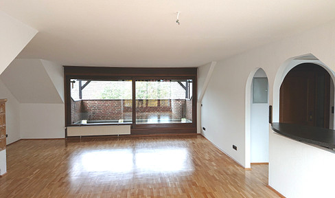 Very nice, bright top floor apartment!