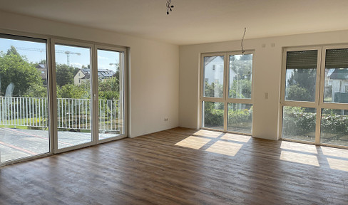 Light-flooded 4-room apartment with modern fitted kitchen after complete refurbishment