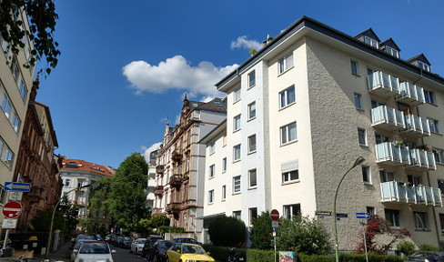 Top-Nordend: bright 2-room apartment w. balcony / optionally FREE or capital investment / commission-free from private owner