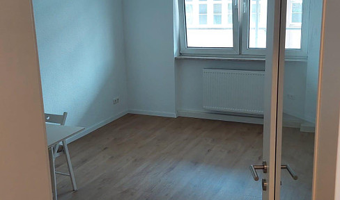 Erstbezug nach Sanierung: zentrale 1,5-Zimmer-Wohnung mit EBK in Nürnberg
