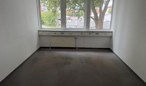 17m² Büro mit Parkplatz, Kantine, Glasfaser usw.