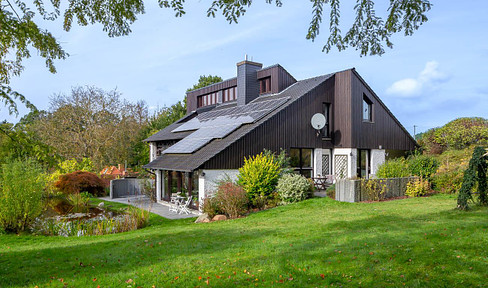 Stylish architect's house in a unique location with granny apartment