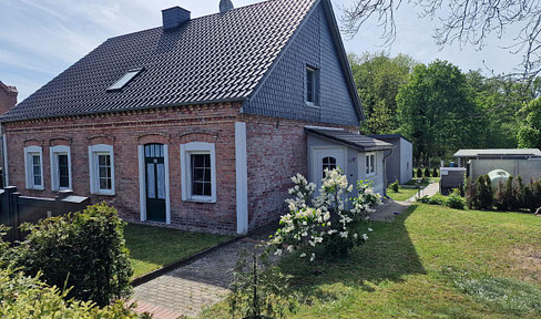Aussergewöhnliches, großes und vollständig renoviertes 7 Zimmer Haus in Altwarp