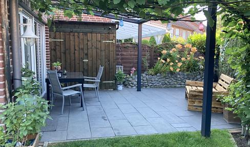 Modern terraced house with sauna and fitted kitchen