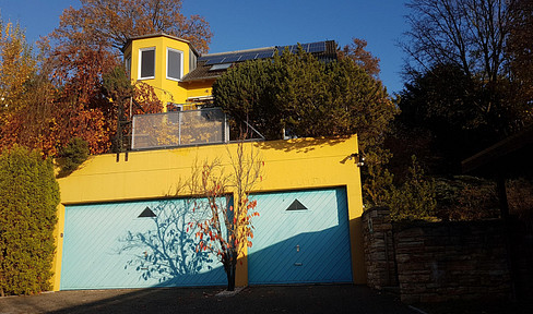 Schönes Einfamilienhaus mit Garage, Carport,  Terrassen, großem Garten in 71299 Wimsheim