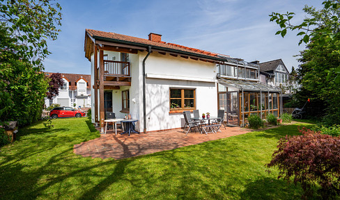 RESERVED: Beautiful detached house on the edge of a field