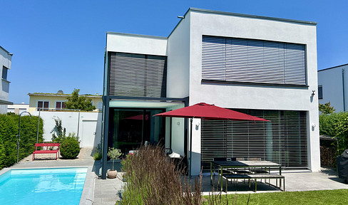 Bau-Haus mit XL-Pool in 1a-Lage bei München